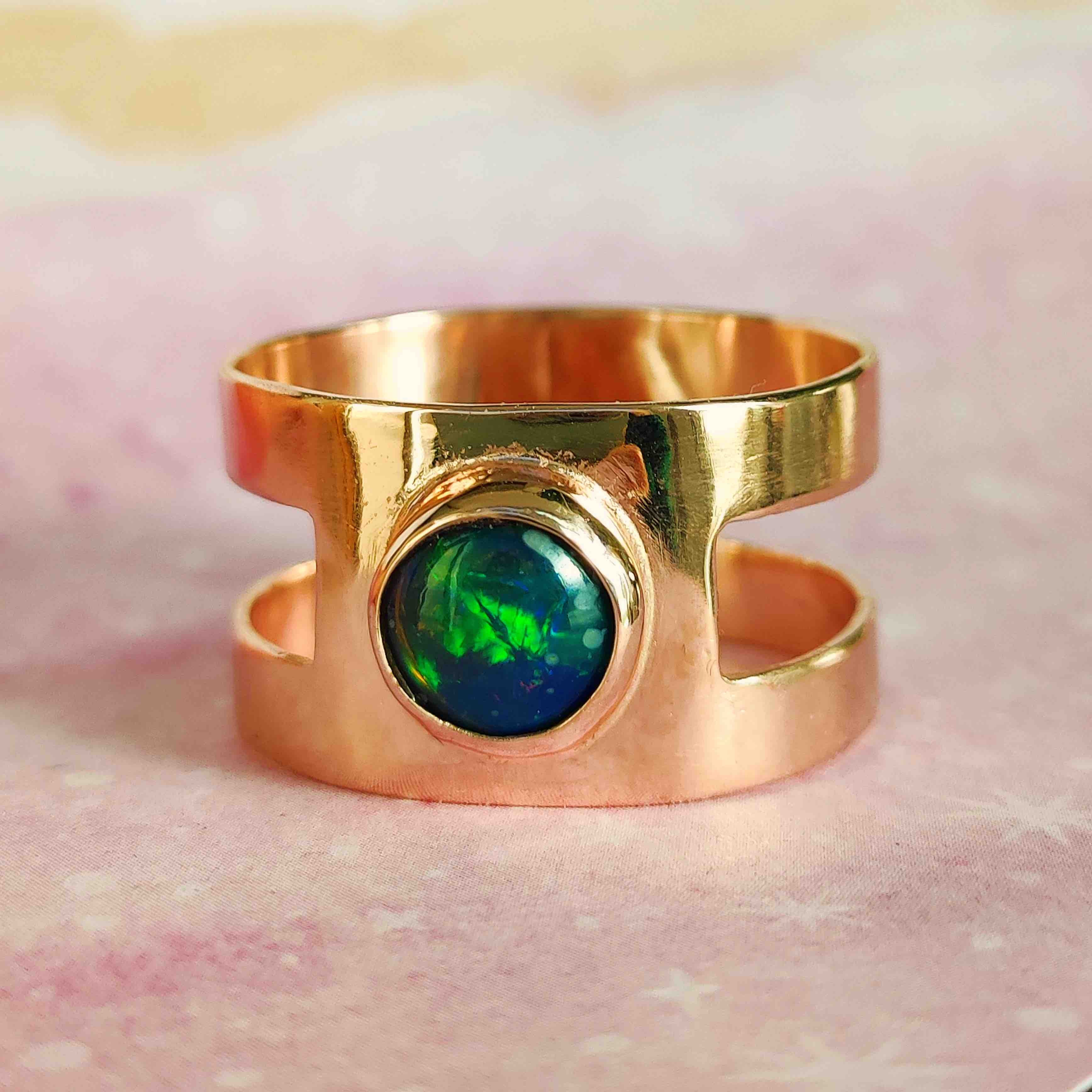 Anillo Ancho Egipcio con Ópalo