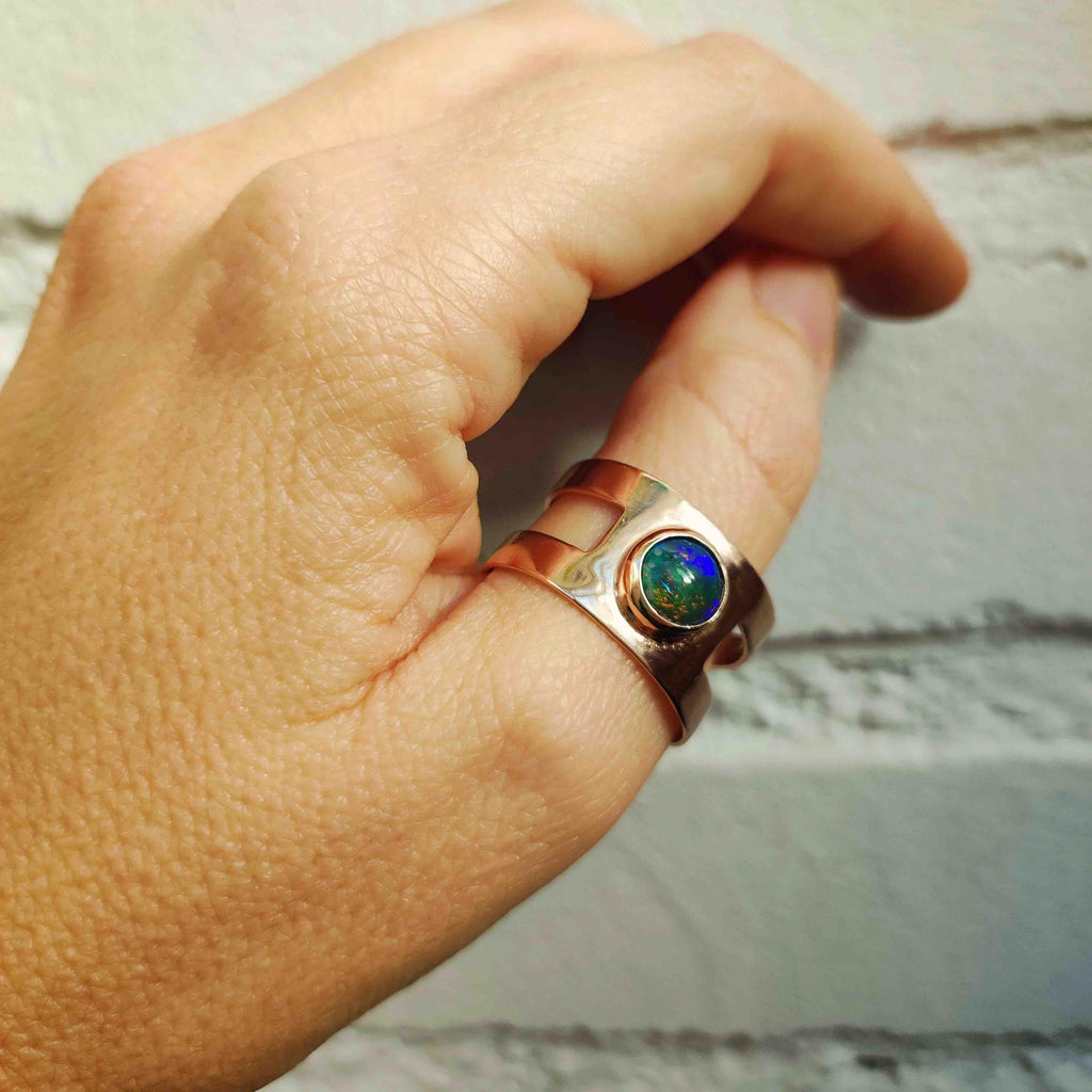 Anillo Ancho Egipcio con Ópalo